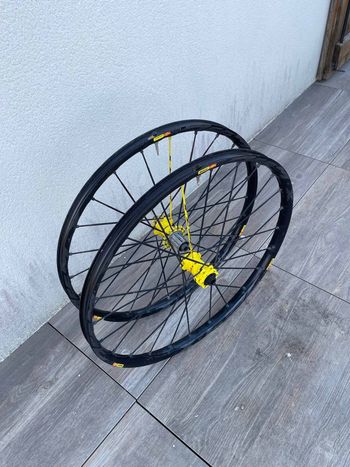 Used Mavic Deemax Pro bike — image 13 of 14