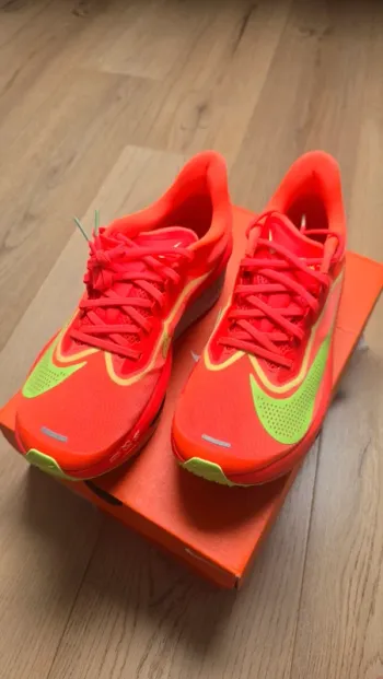 Used Lightweight Zoom Fly 6 Running Shoes