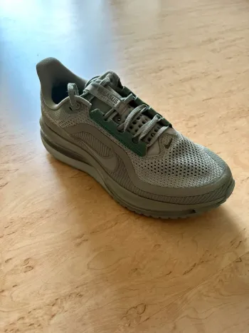 Pegasus Premium Running Shoes d'occasion