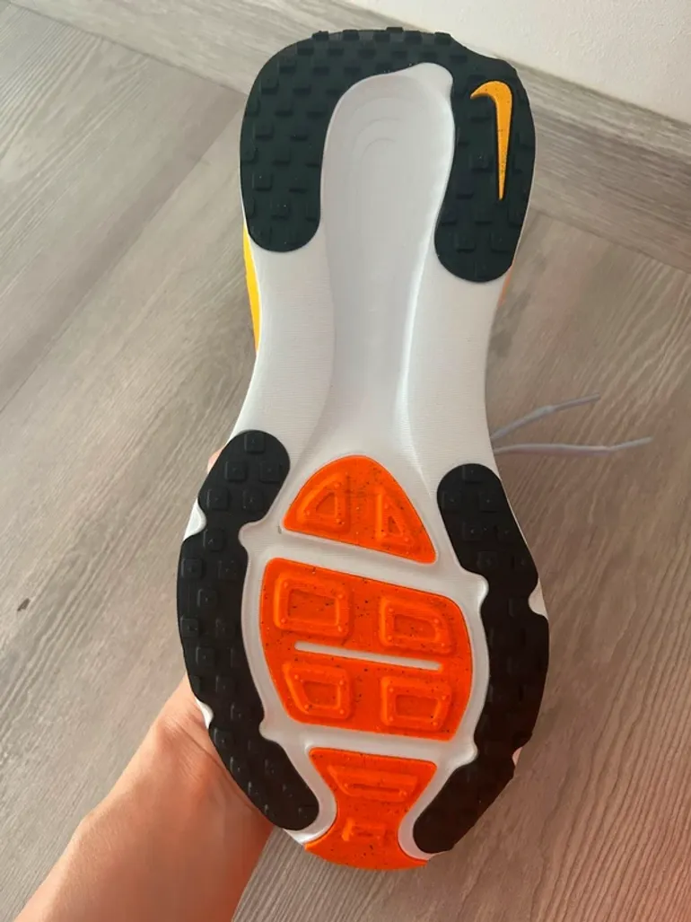 Used Nike Vomero 18 bike — image 4 of 5