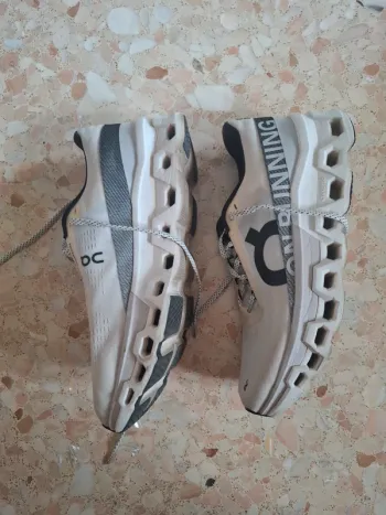 Käytetty On Running Shoes size 44.5 Running Shoes