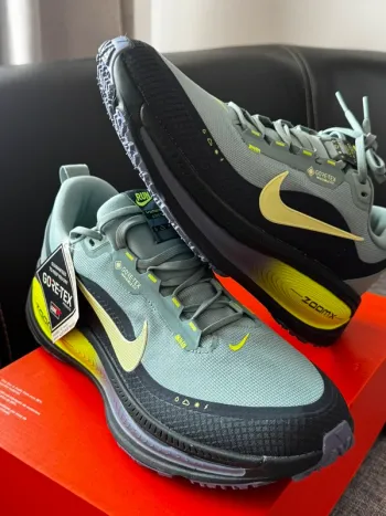 Tweedehands Nike Vomero 18 Gore-Tex Running Shoes