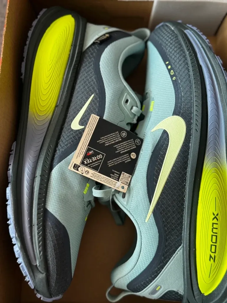 Tweedehands Nike Vomero 18 Gore-Tex bike — afbeelding 2 van 9