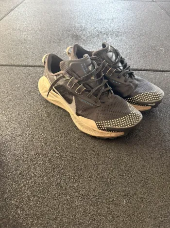 Pegasus Trail Running Shoes d'occasion