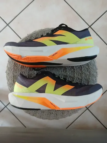 Gebrauchtes New Balance Rebel V4 Running Shoes