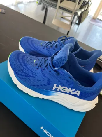 Used Hoka Arahi 8 Running Shoes