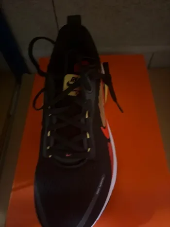 Used Nike Vomero 18 Running Shoes
