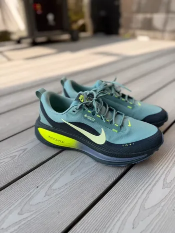 Nike Vomero 18 GTX Running Shoes usato