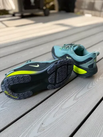 Nike Vomero 18 GTX bike usato — immagine 3 di 4
