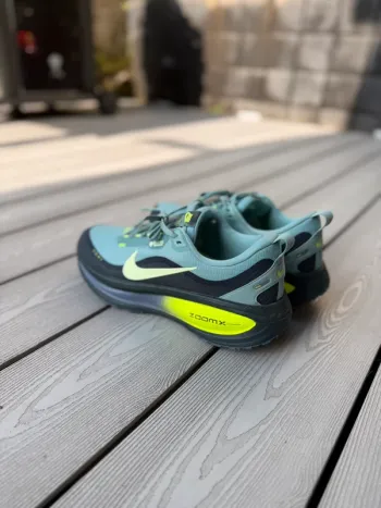 Nike Vomero 18 GTX bike usato — immagine 2 di 4