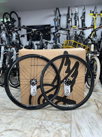 Tweedehands Campagnolo Shamal 2024 bike — afbeelding 2 van 6