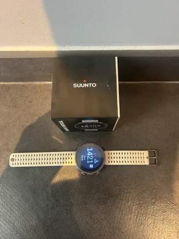 Used Suunto Vertical Titanium Solar Sand bike — image 3 of 4