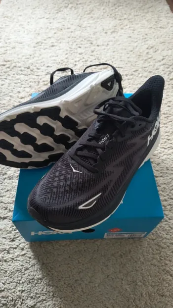Käytetty Hoka Clifton 9 Running Shoes