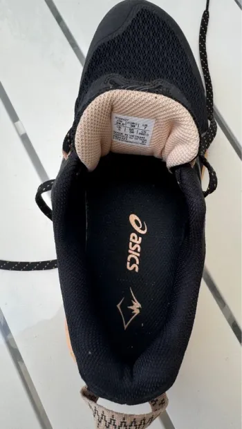 Used Asics Trail running shoes bike — image 3 of 3