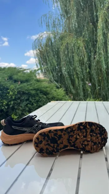 Used Asics Trail running shoes bike — image 2 of 3