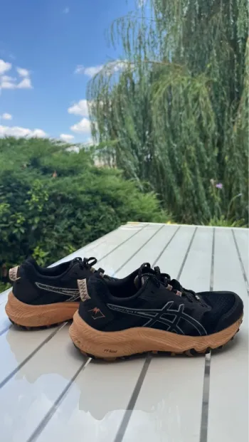 Použité Asics Trail running shoes Running Shoes