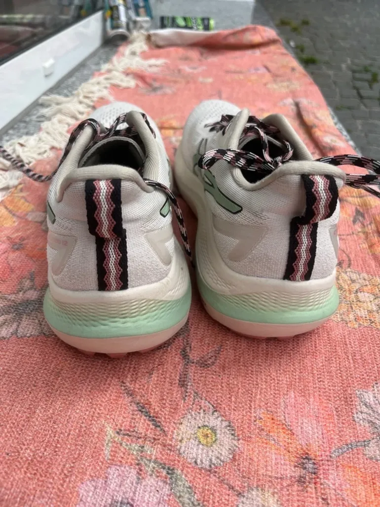 Used Asics GT-2000 12 bike — image 4 of 5