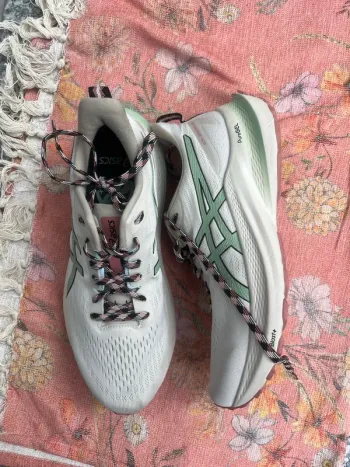 Used Asics GT-2000 12 Running Shoes