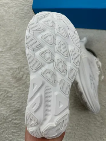 Tweedehands Hoka Clifton 9 bike — afbeelding 12 van 15