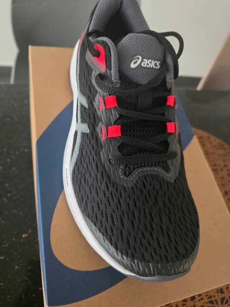 Used Asics Running Shoes bike — image 2 of 3
