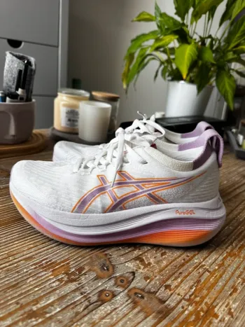 Używany Asics Nimbus 27 Running Shoes
