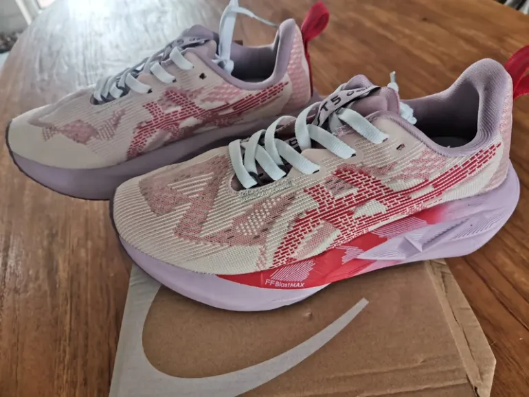 Käytetty Asics Novablast 5 bike — kuva 2 / 7