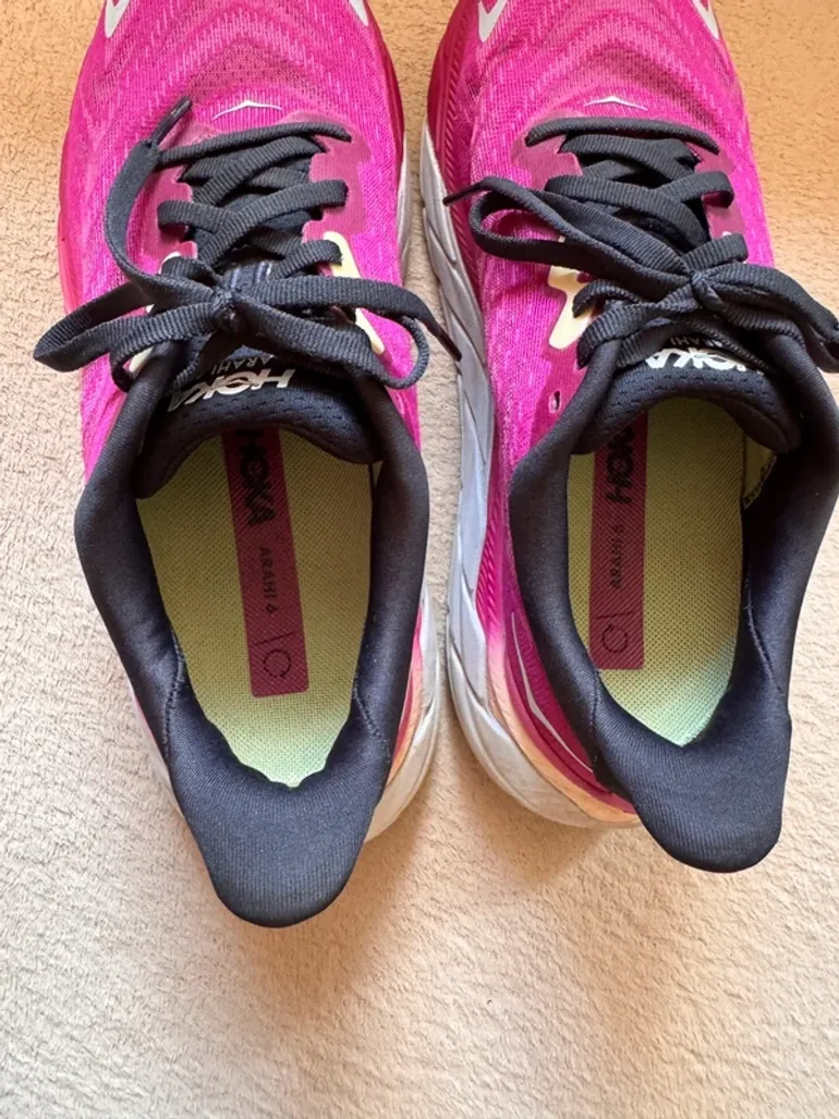 Hoka Arahi 4 bike d'occasion — image 7 sur 12