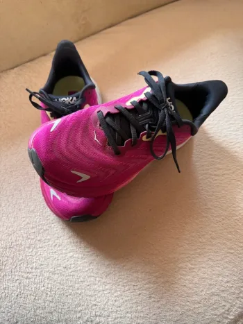 Hoka Arahi 4 bike d'occasion — image 2 sur 12