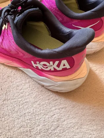 Hoka Arahi 4 bike d'occasion — image 6 sur 12