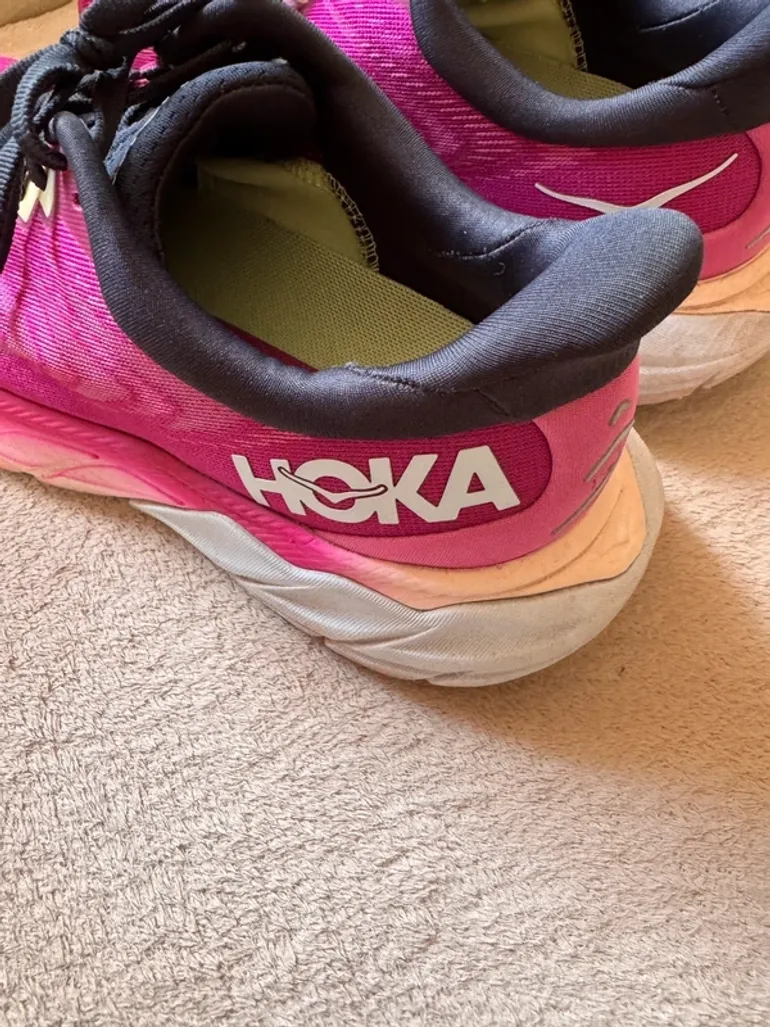 Hoka Arahi 4 bike d'occasion — image 6 sur 12