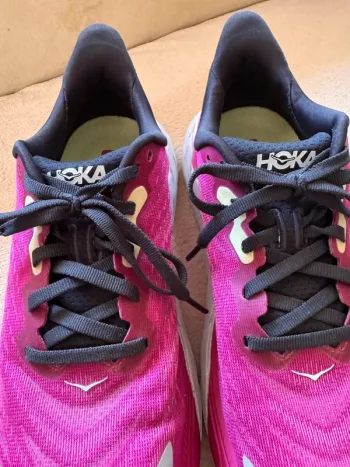 Hoka Arahi 4 bike d'occasion — image 12 sur 12