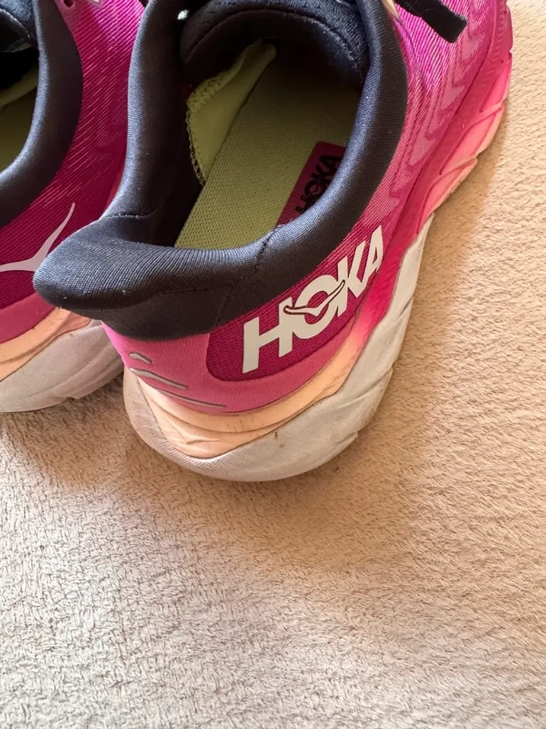 Hoka Arahi 4 bike d'occasion — image 5 sur 12