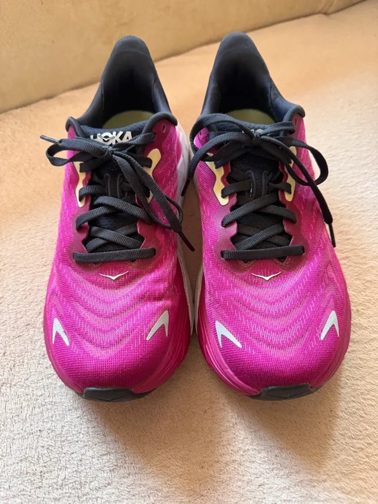 Hoka Arahi 4 bike d'occasion — image 11 sur 12