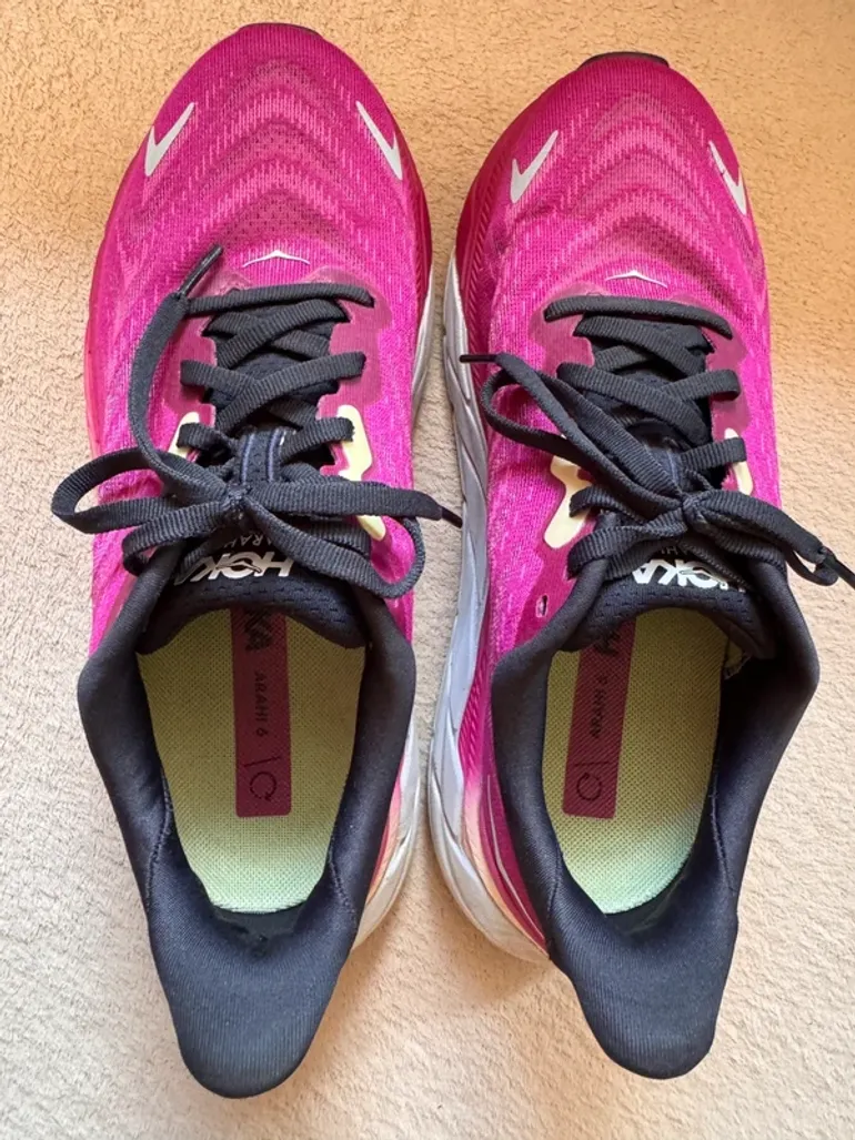 Hoka Arahi 4 bike d'occasion — image 8 sur 12