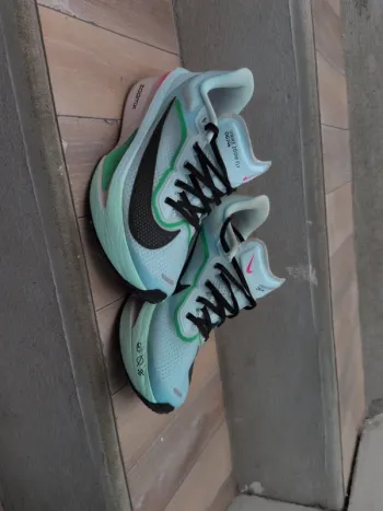 Used Nike Zoom Fly Running Shoes