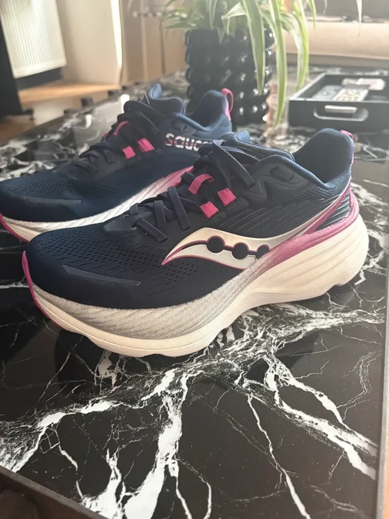 Tweedehands Saucony Hurricane 24 bike — afbeelding 2 van 8