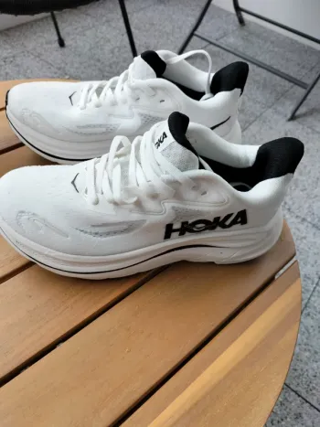 Hoka Clifton 10 Running Shoes usato