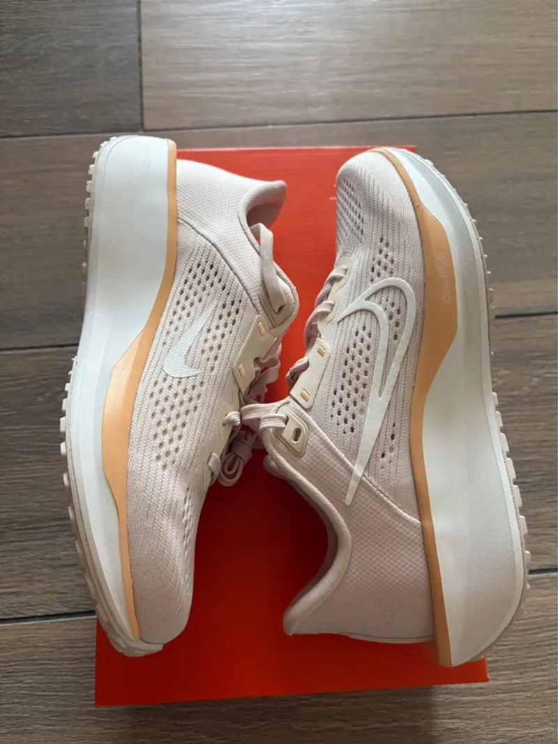 Used Nike Quest 6 Running Shoes