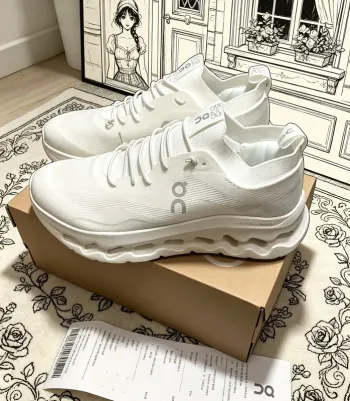 Käytetty On Running Cloutilt Running Shoes
