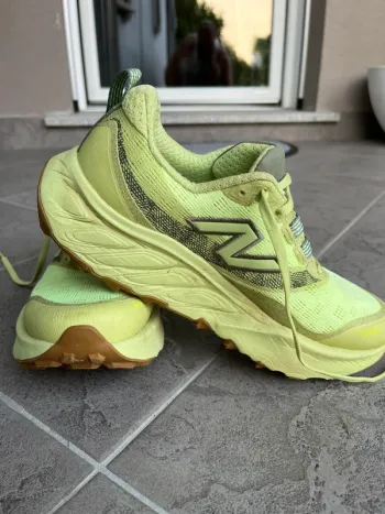 Used New Balance Hierro v9 bike — image 3 of 7