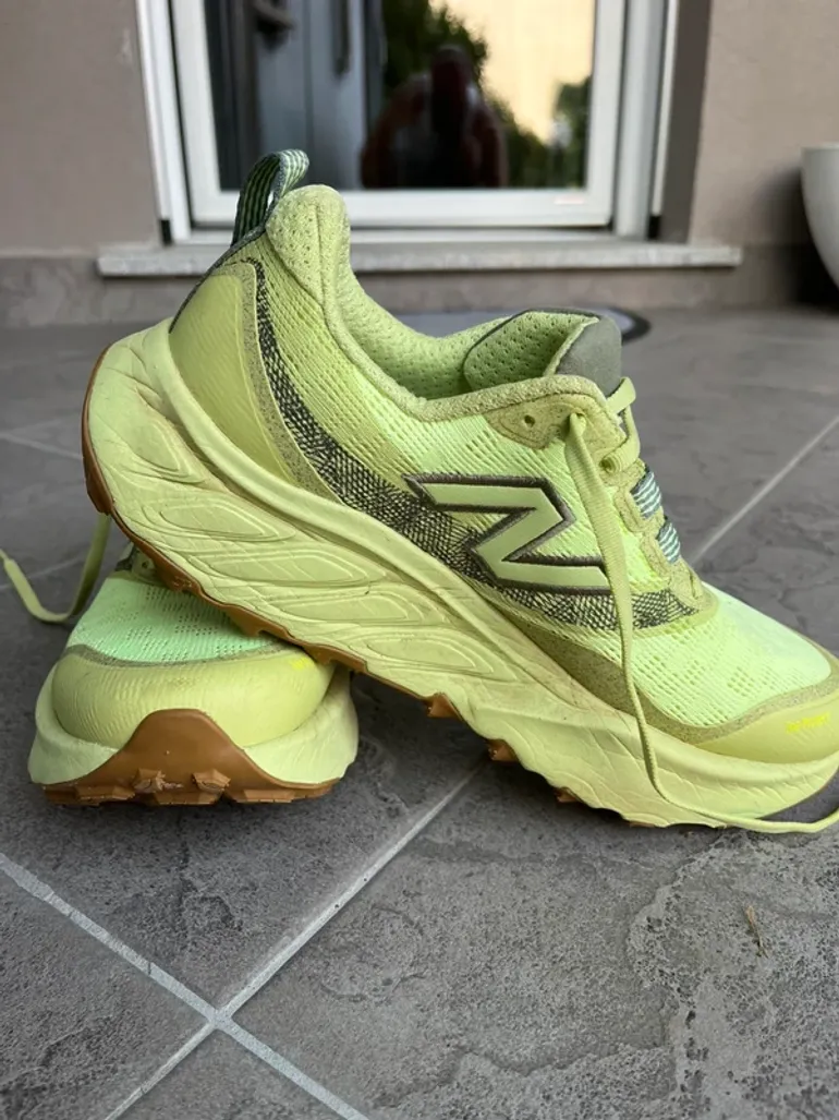 Used New Balance Hierro v9 bike — image 3 of 7
