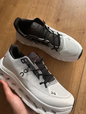 Käytetty On Running On Cloud Running Shoes