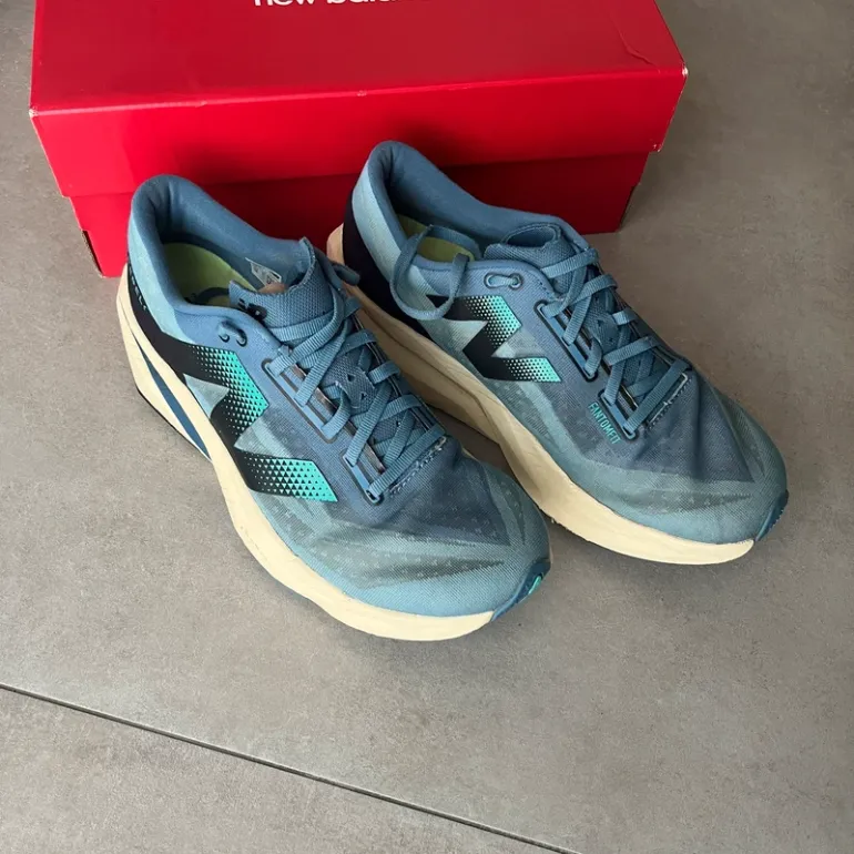 Gebrauchtes New Balance FuelCell Rebel v4 bike — Bild 2 von 9