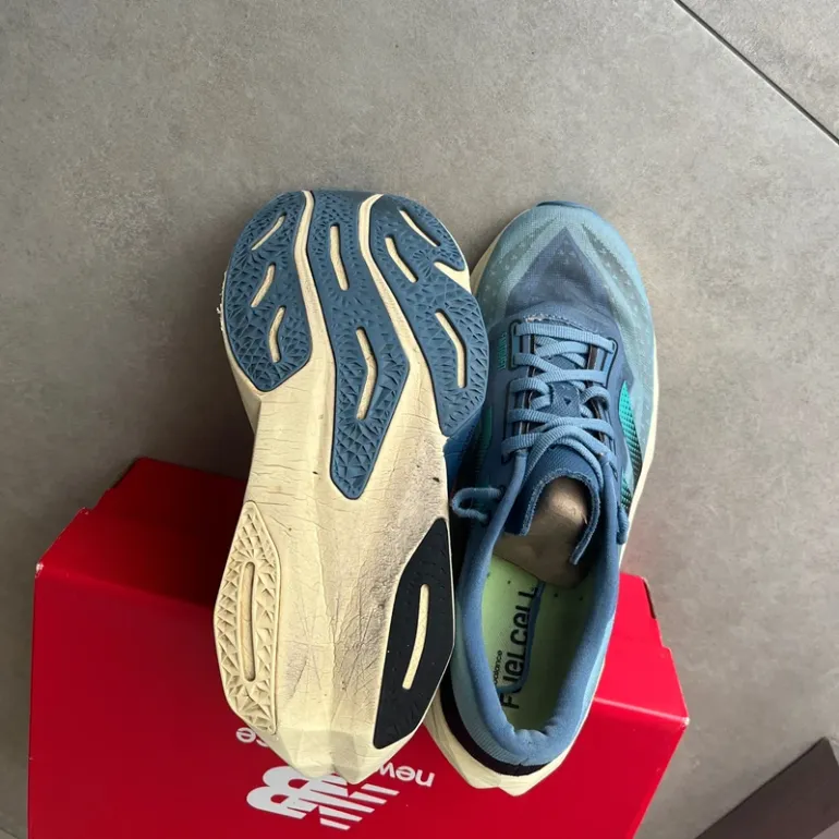 Gebrauchtes New Balance FuelCell Rebel v4 bike — Bild 8 von 9