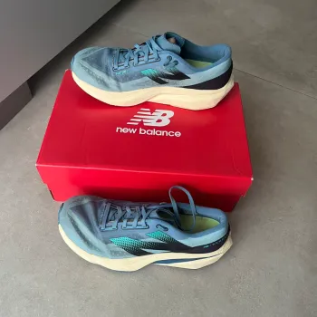 Gebrauchtes New Balance FuelCell Rebel v4 Running Shoes