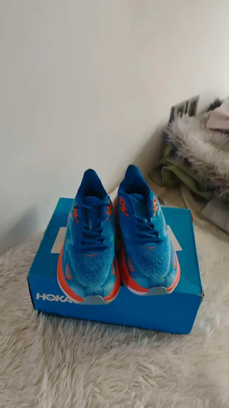 Tweedehands Hoka Shoes size 42 bike — afbeelding 2 van 6