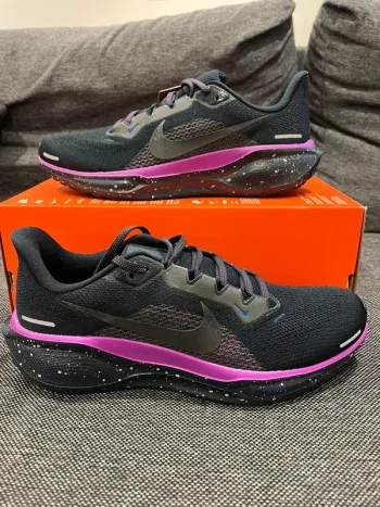 Used Pegasus Air Zoom Running Shoes