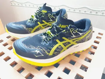 Käytetty Asics Fuji Lite 5 Running Shoes