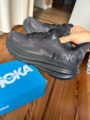 Used Hoka Clifton 9 Running Shoes