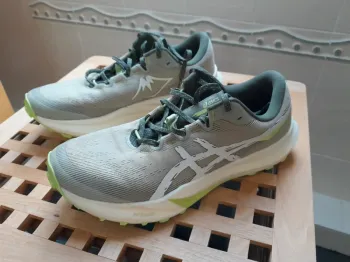Käytetty Asics Fuji Lite 6 Running Shoes